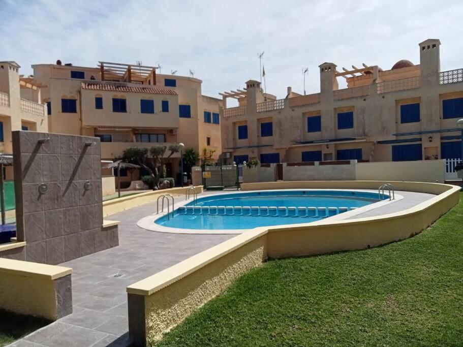 Apartamento En Los Nietos Con Piscina Comunitaria. エクステリア 写真